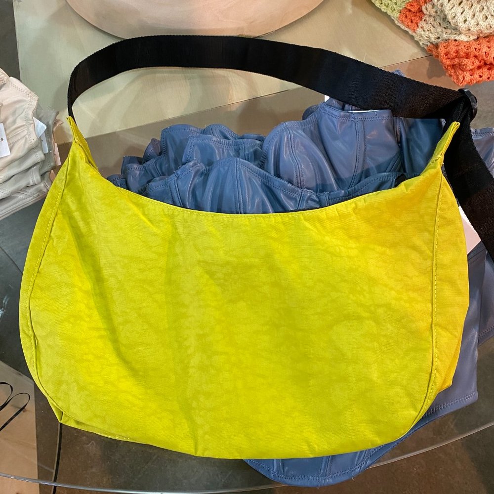 NWT BAGGU Crescent Bag Medium - Sour - Picture 2 of 6